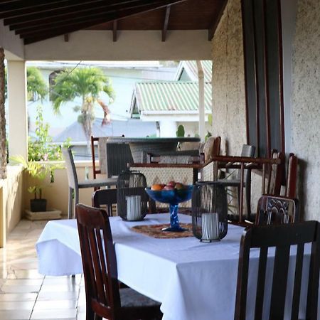 Rainbow Inn Grenville エクステリア 写真
