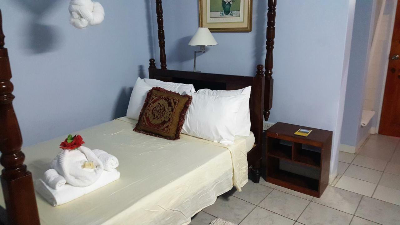 Rainbow Inn Grenville エクステリア 写真