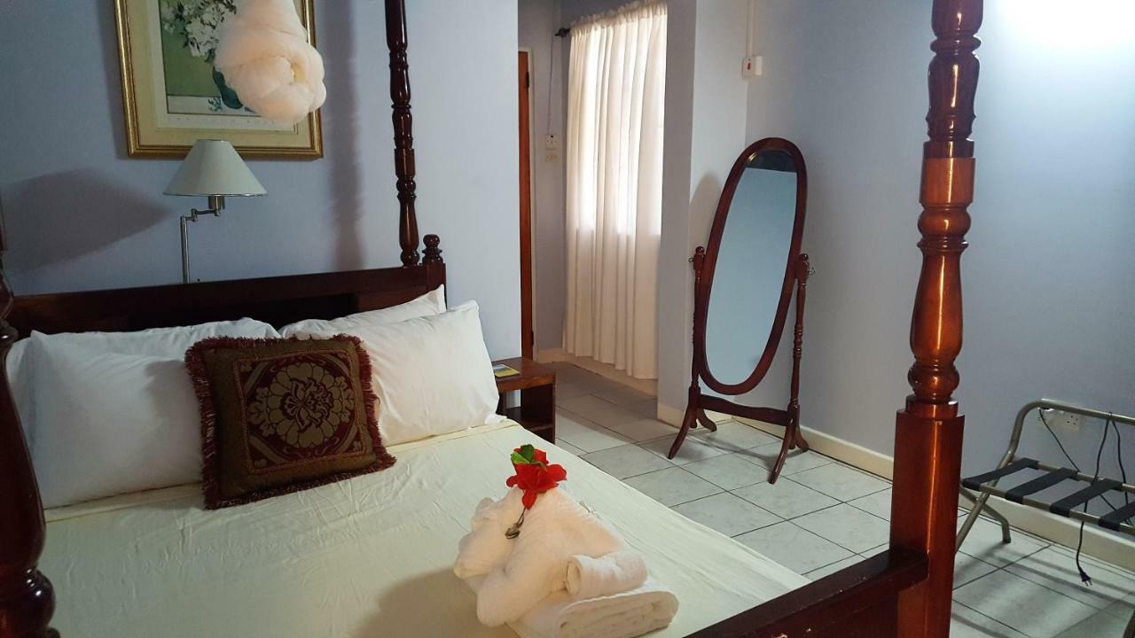 Rainbow Inn Grenville エクステリア 写真