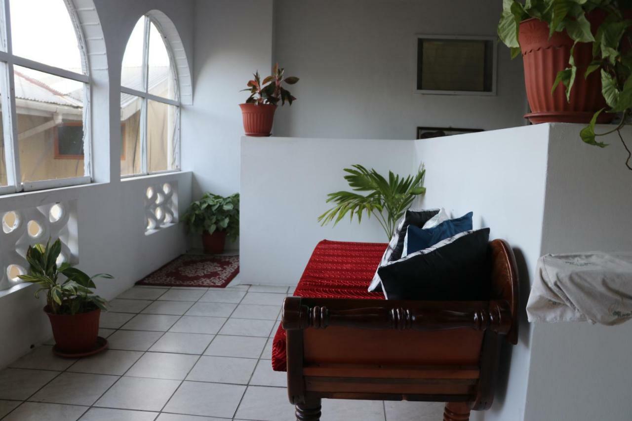 Rainbow Inn Grenville エクステリア 写真