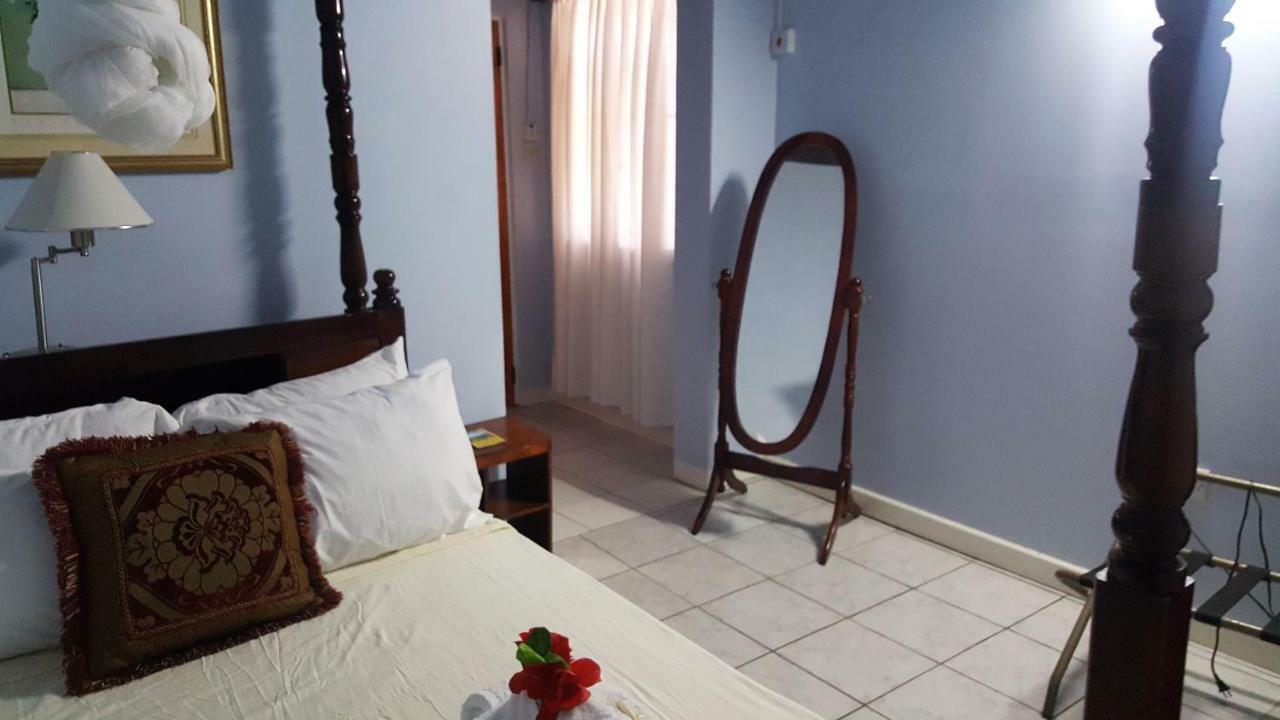 Rainbow Inn Grenville エクステリア 写真